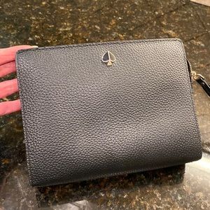 Kate Spade ♠️ pebble leather wristlet